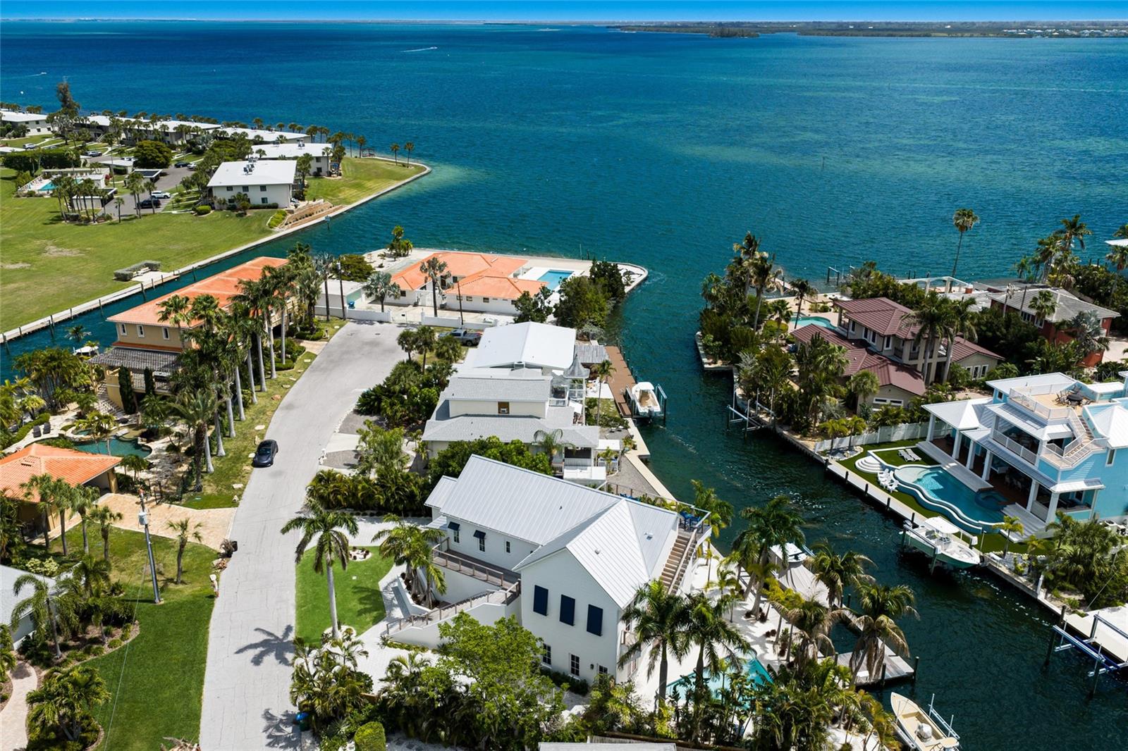 HOLMES BEACH 16TH UNIT - Residential