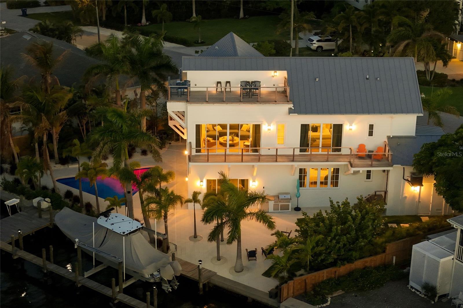 HOLMES BEACH 16TH UNIT - Residential