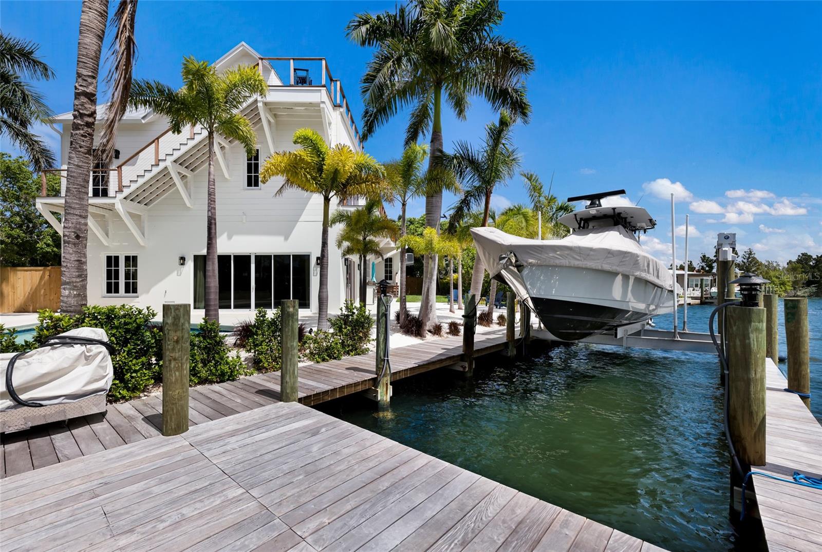 HOLMES BEACH 16TH UNIT - Residential