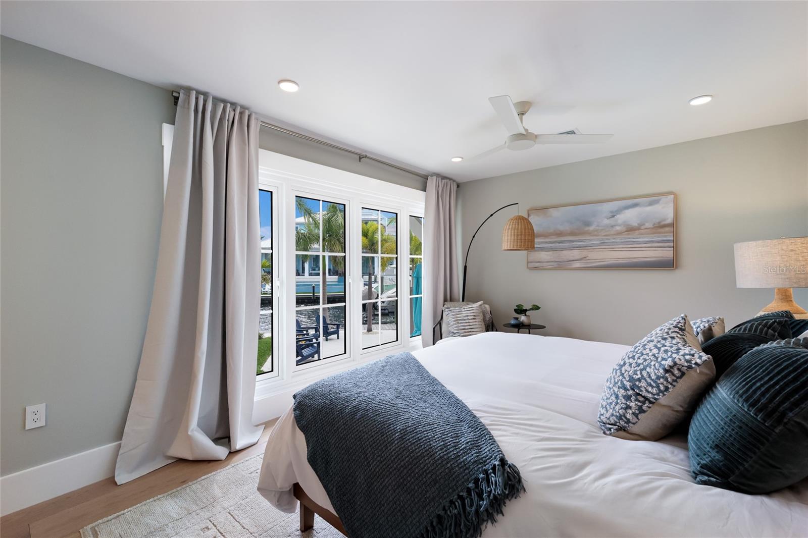 HOLMES BEACH 16TH UNIT - Residential