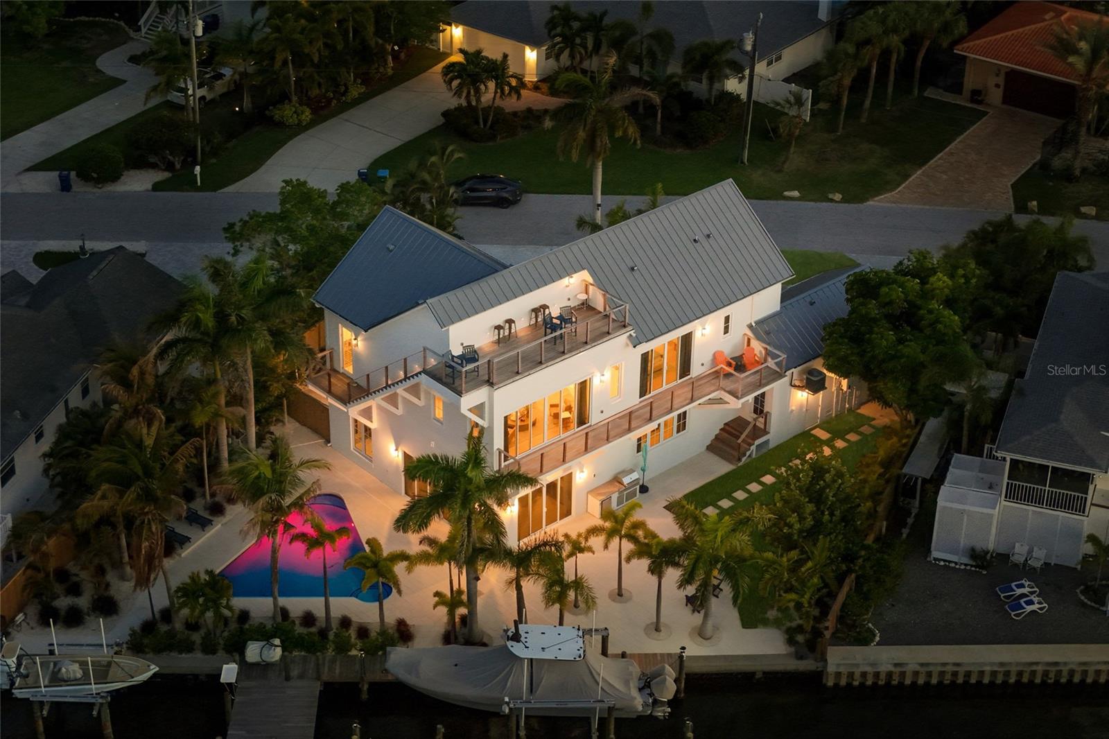 HOLMES BEACH 16TH UNIT - Residential