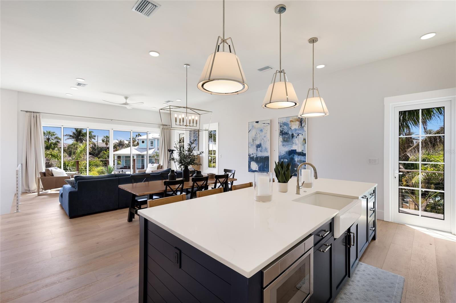 HOLMES BEACH 16TH UNIT - Residential