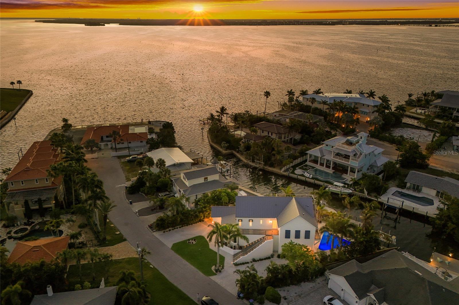 HOLMES BEACH 16TH UNIT - Residential
