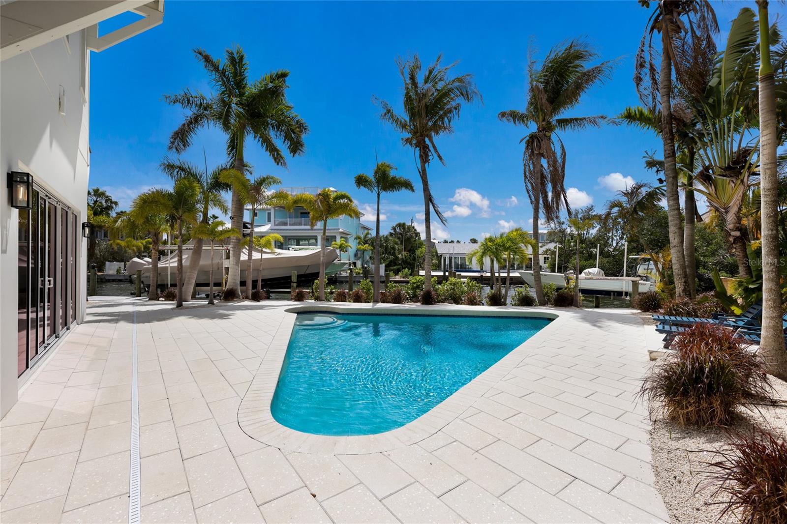 HOLMES BEACH 16TH UNIT - Residential