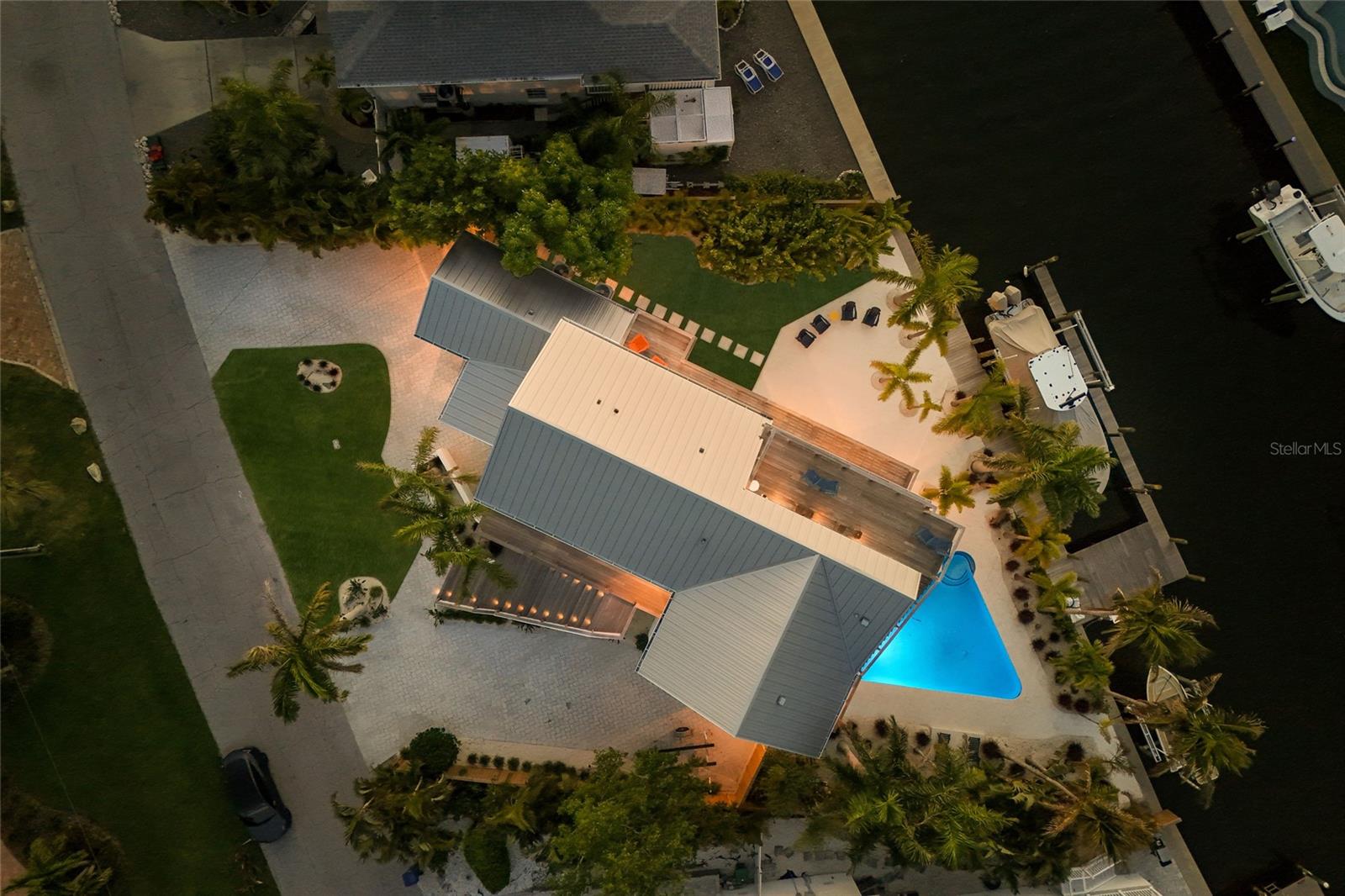HOLMES BEACH 16TH UNIT - Residential