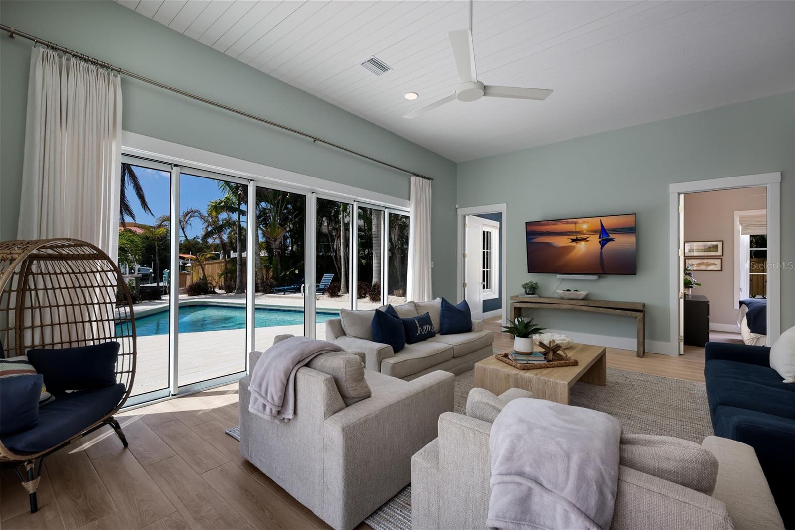 HOLMES BEACH 16TH UNIT - Residential