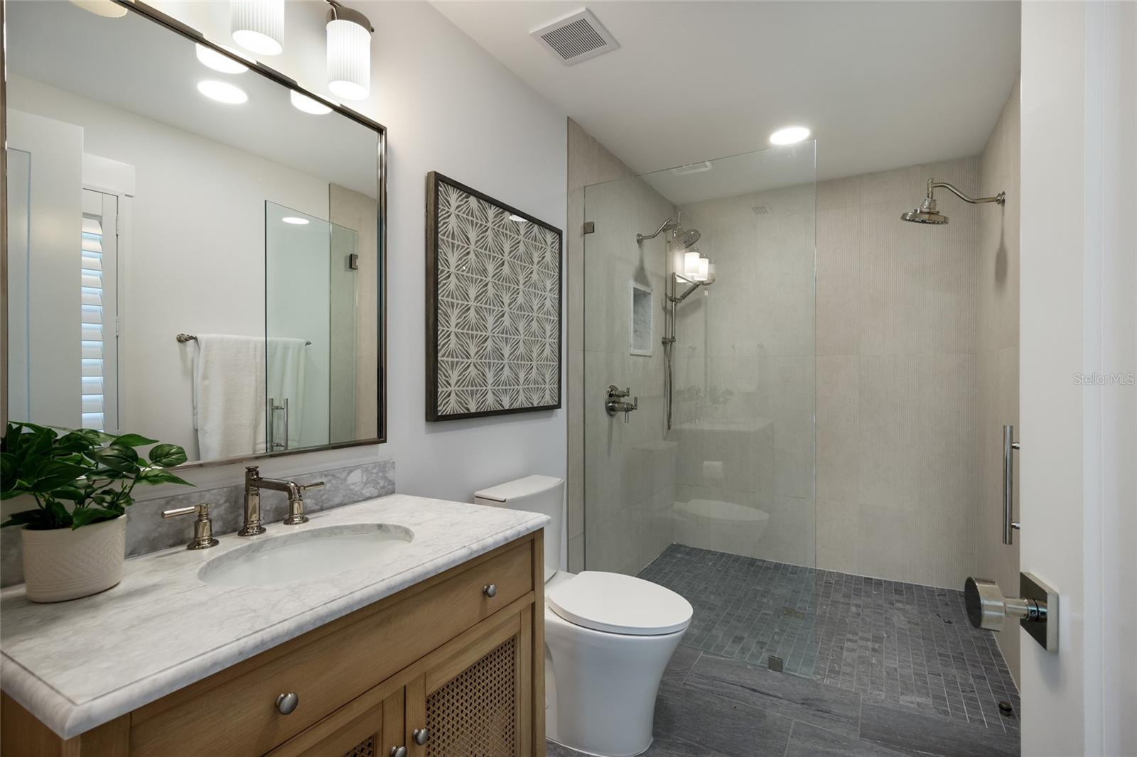 HOLMES BEACH 16TH UNIT - Residential