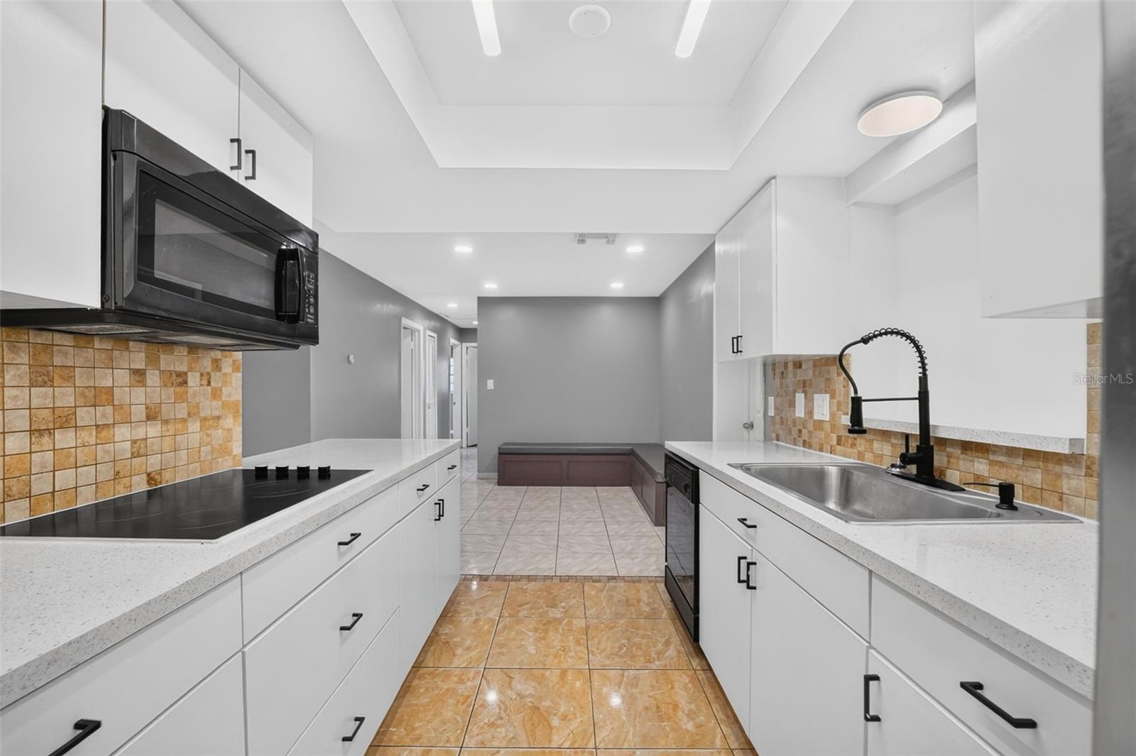 OAK HILL MANOR - Residential