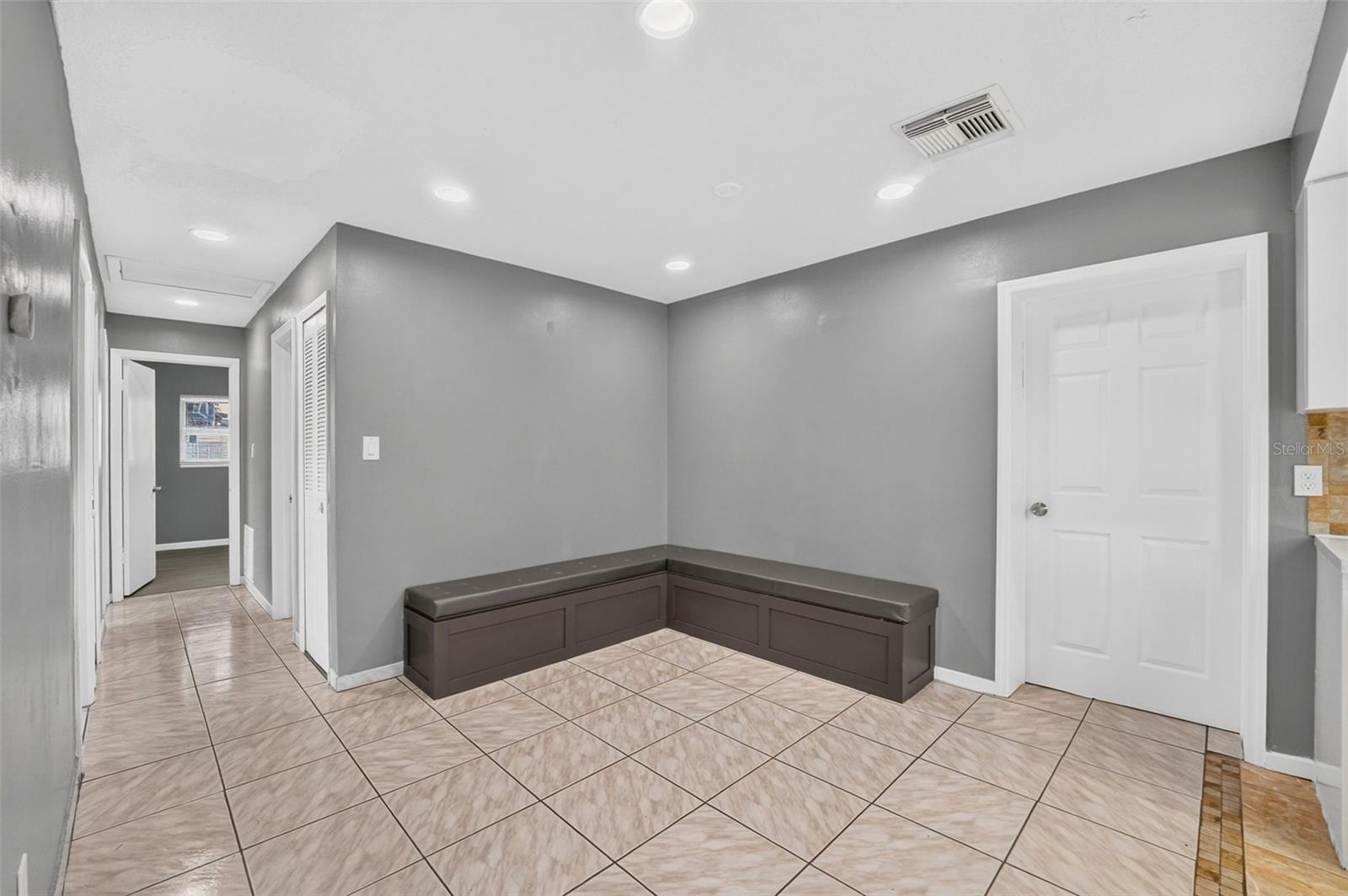 OAK HILL MANOR - Residential