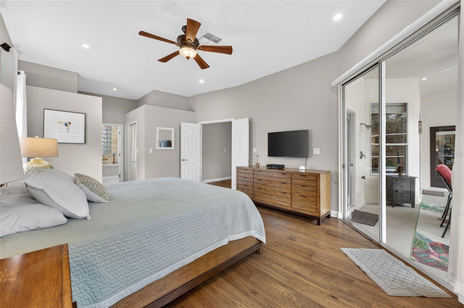 DEER POINTE - Residential