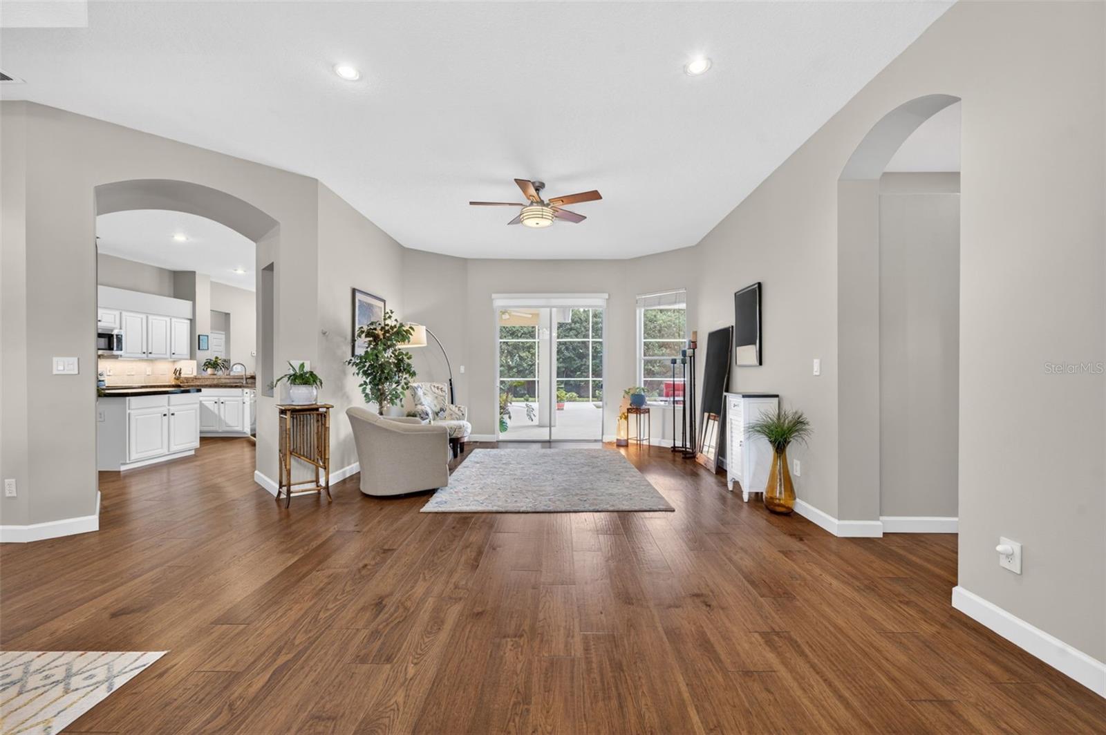 DEER POINTE - Residential