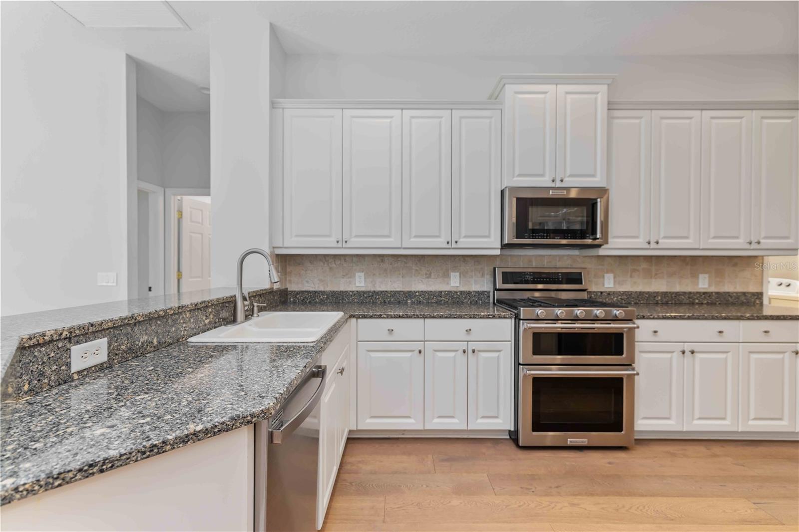 ASHLEY TRACE AT UNIVERSITY PLACE - Residential