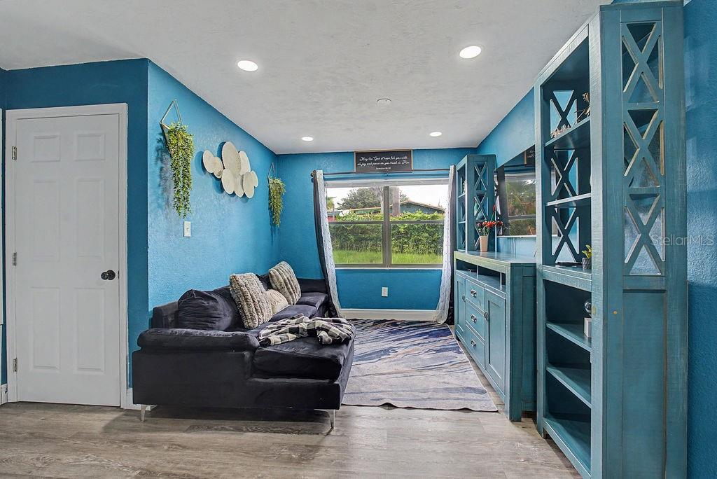 LINCOLN ESTATES - Residential