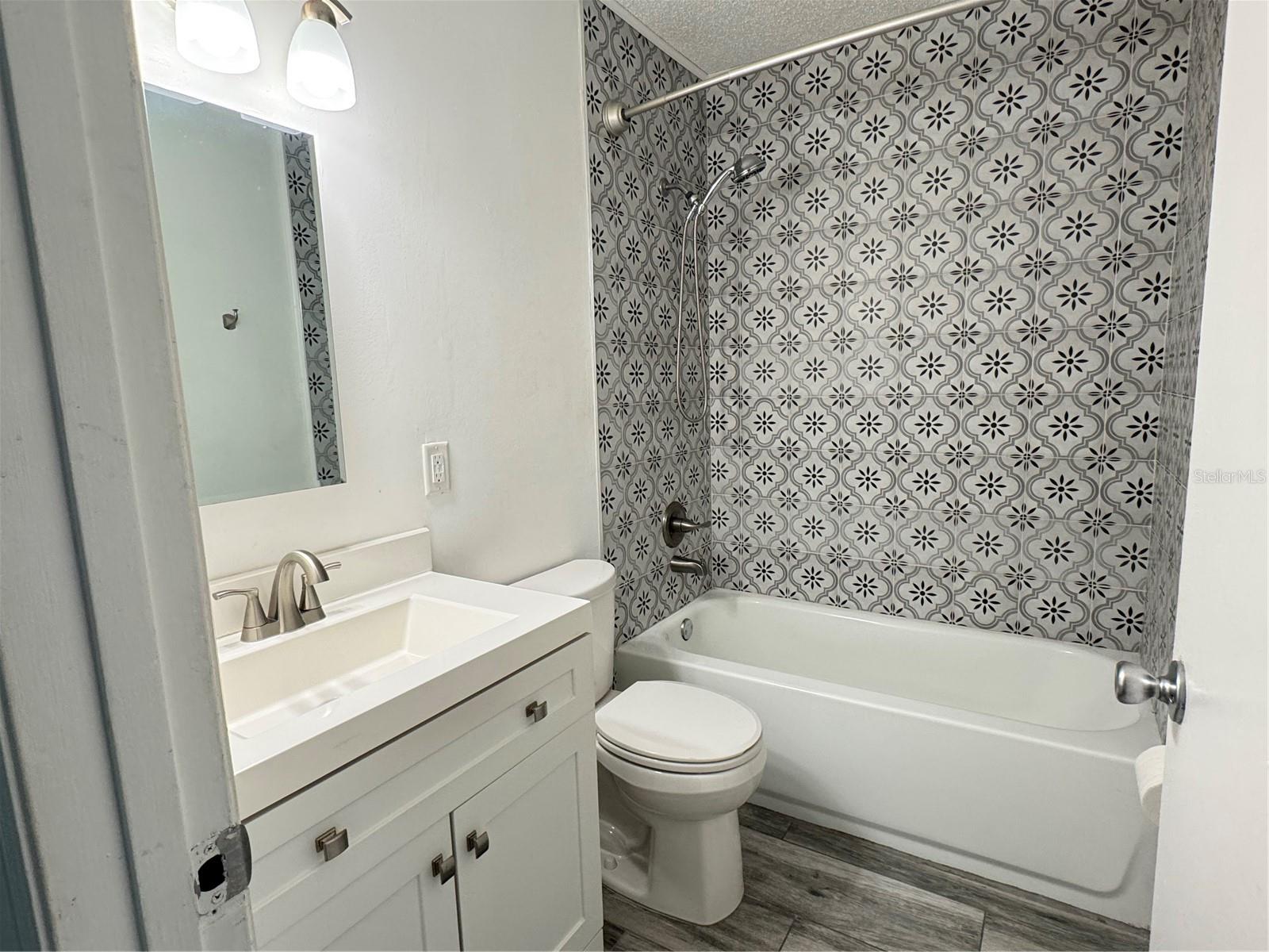 LEESBURG FERNERY - Residential Lease