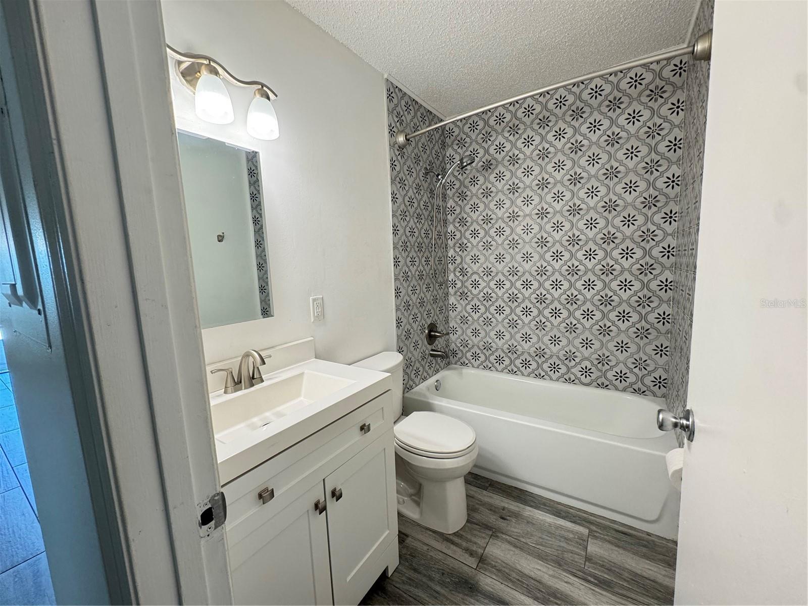 LEESBURG FERNERY - Residential Lease