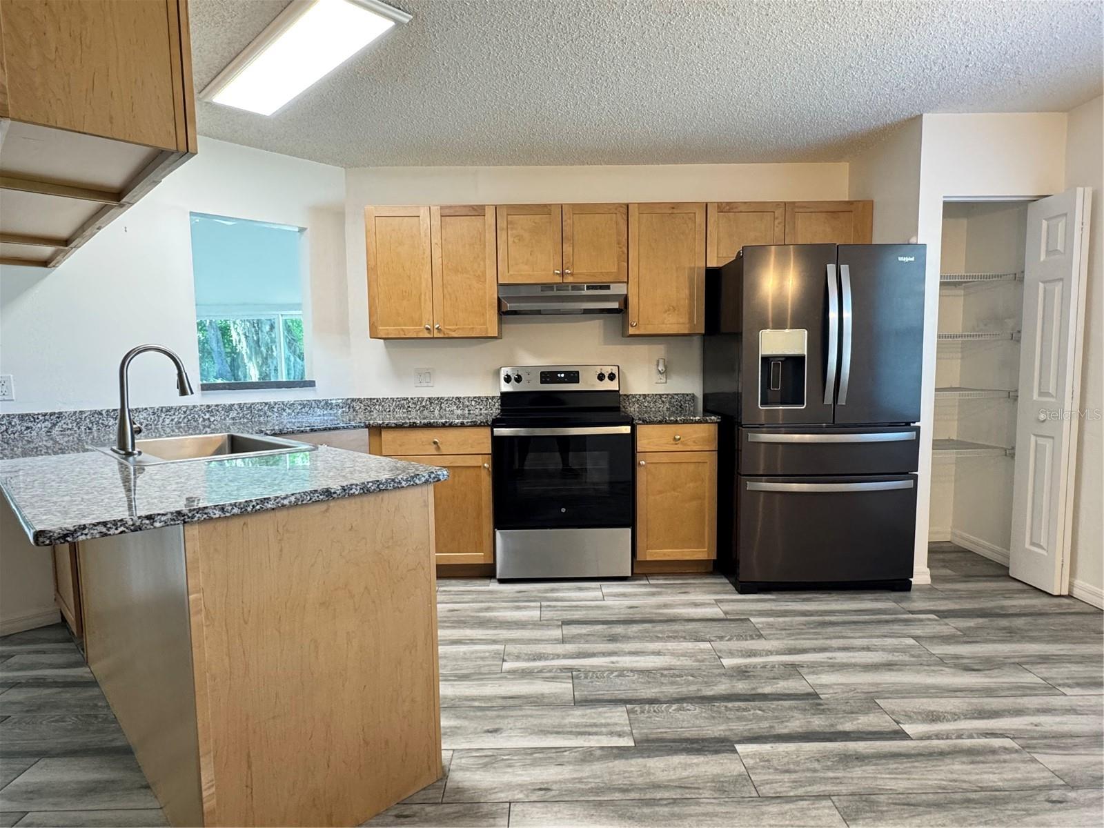 LEESBURG FERNERY - Residential Lease