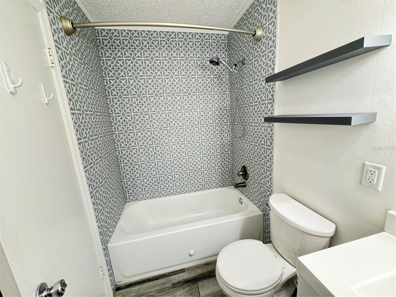 LEESBURG FERNERY - Residential Lease