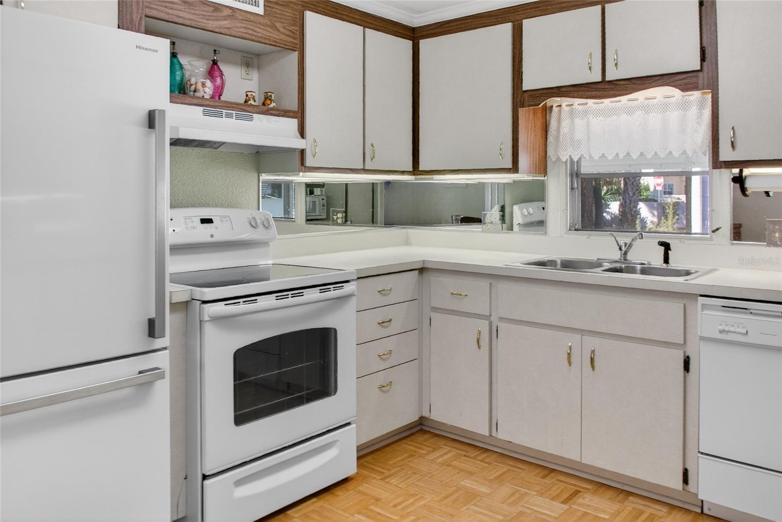 COUNTRY CLUB ESTATES - Residential