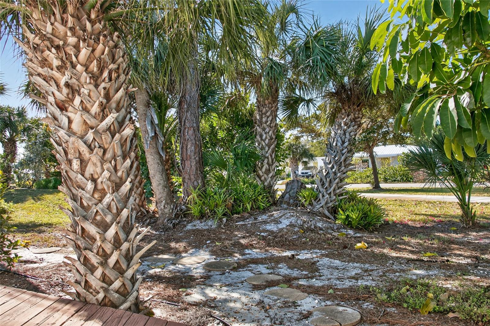 COUNTRY CLUB ESTATES - Residential