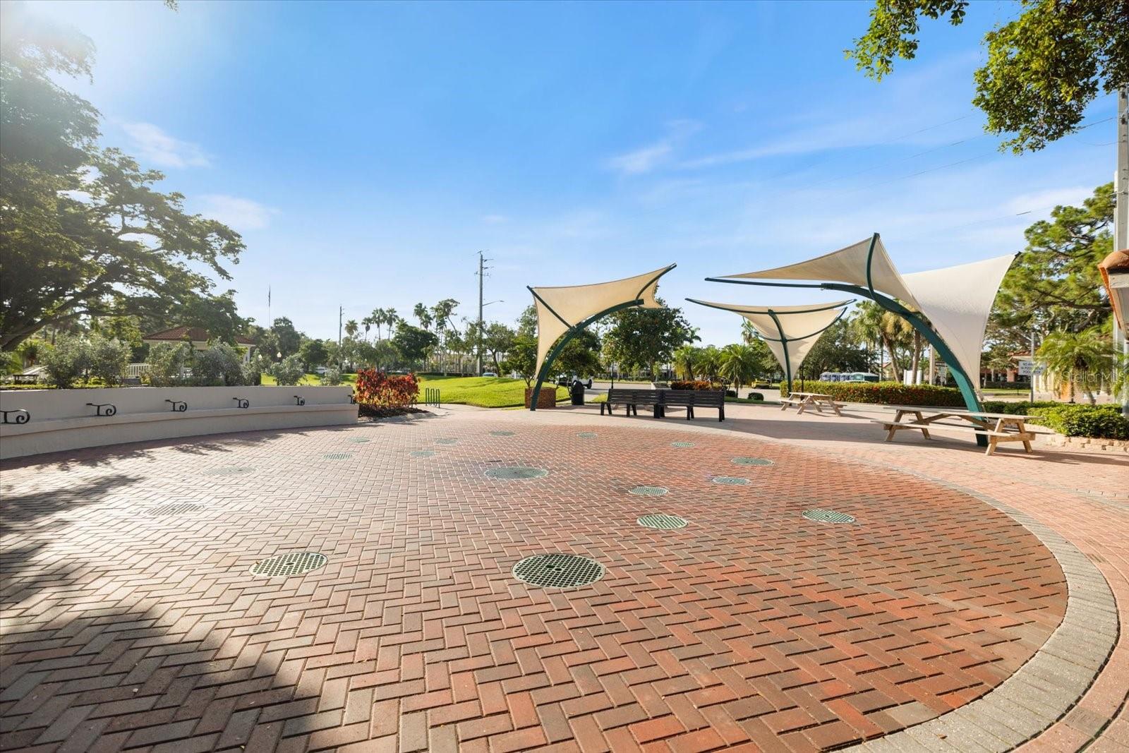 COUNTRY CLUB ESTATES - Residential