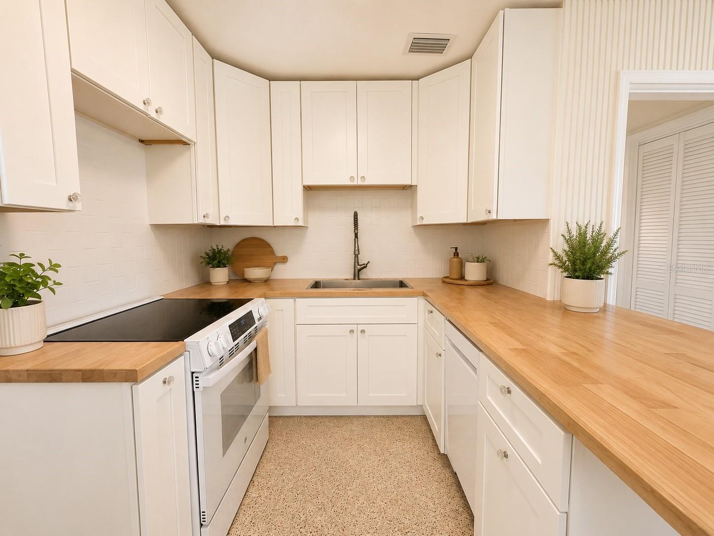 MILES PINES - Residential