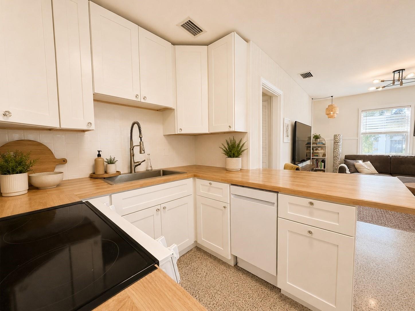 MILES PINES - Residential