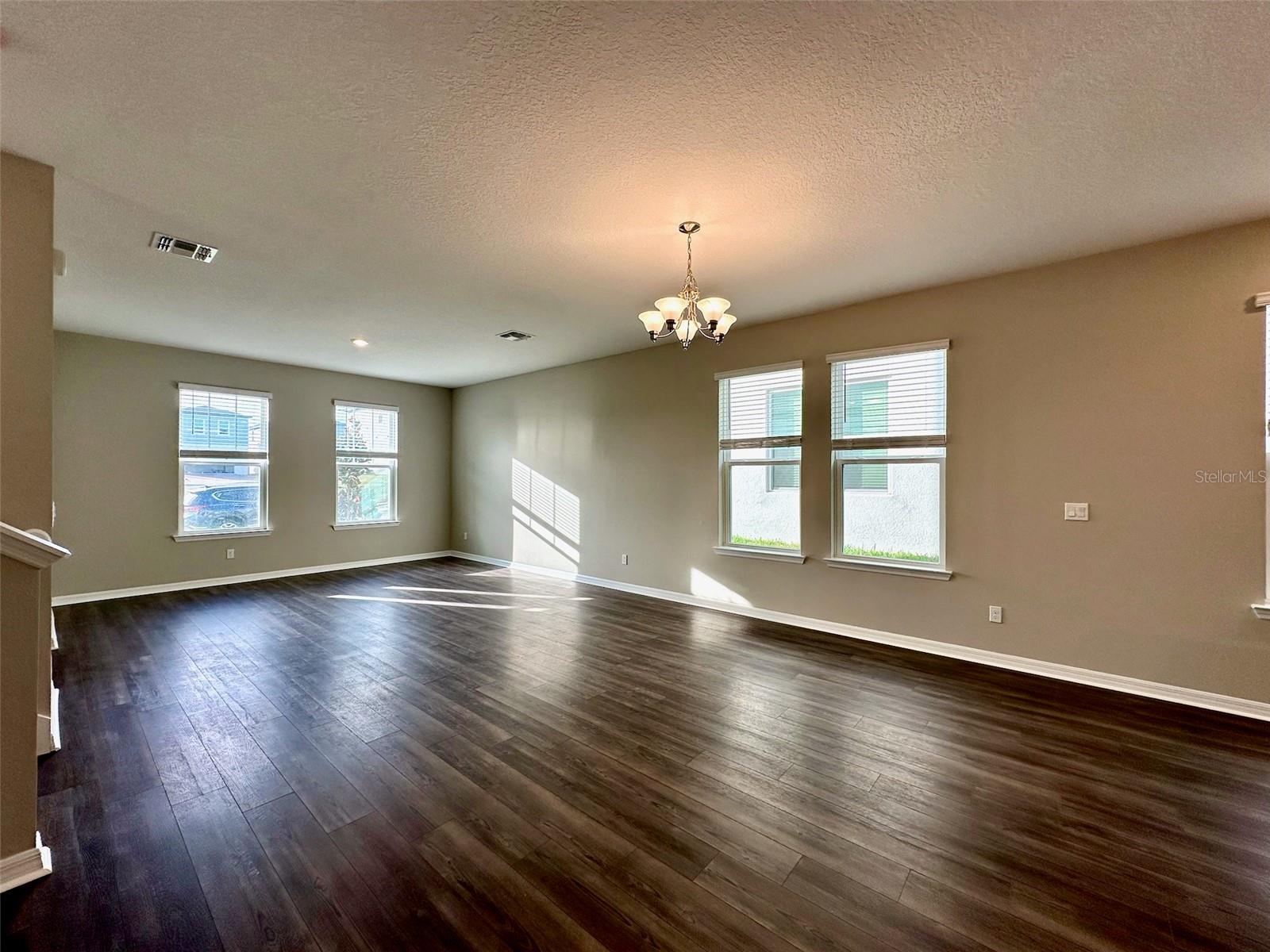 SILVERLEAF RESERVE - Residential Lease