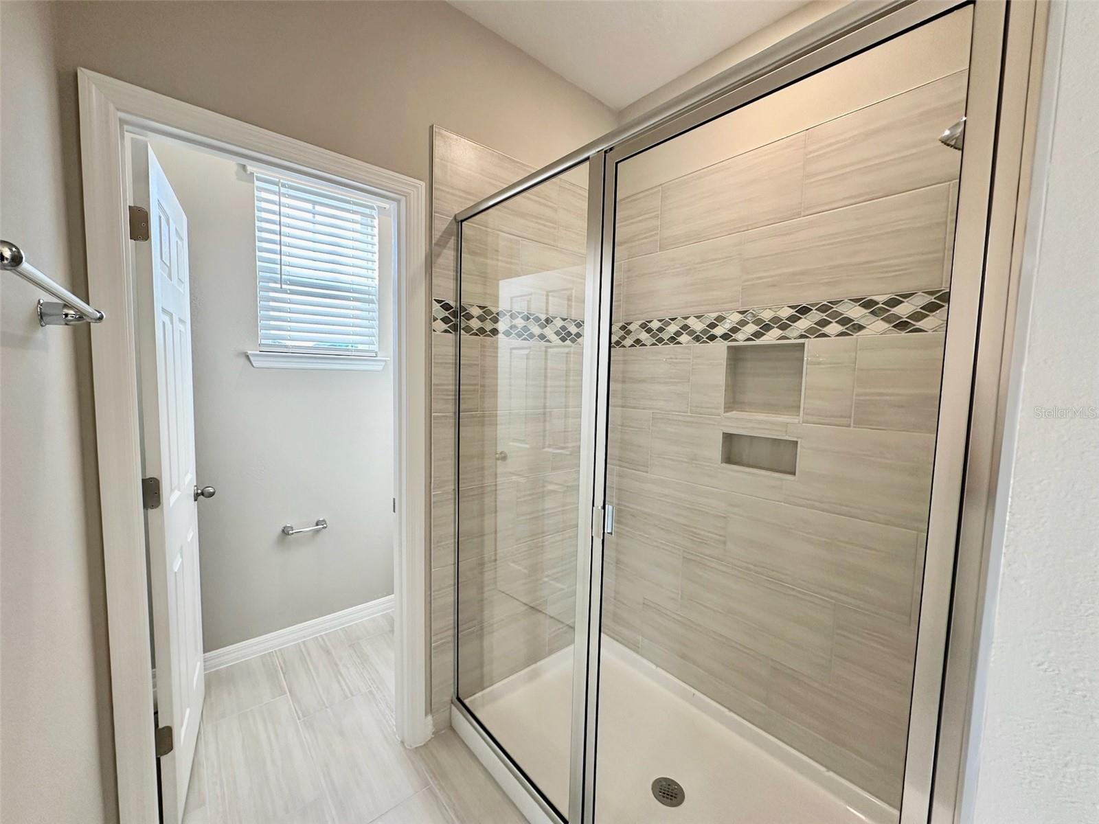 SILVERLEAF RESERVE - Residential Lease