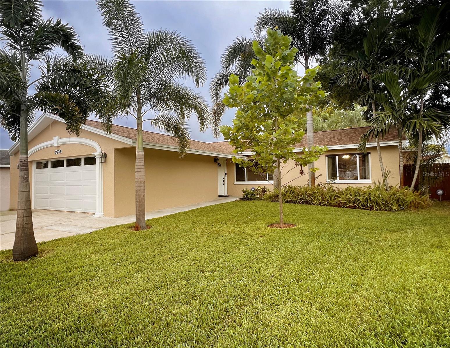 LAKE PEARL ESTATES - Residential