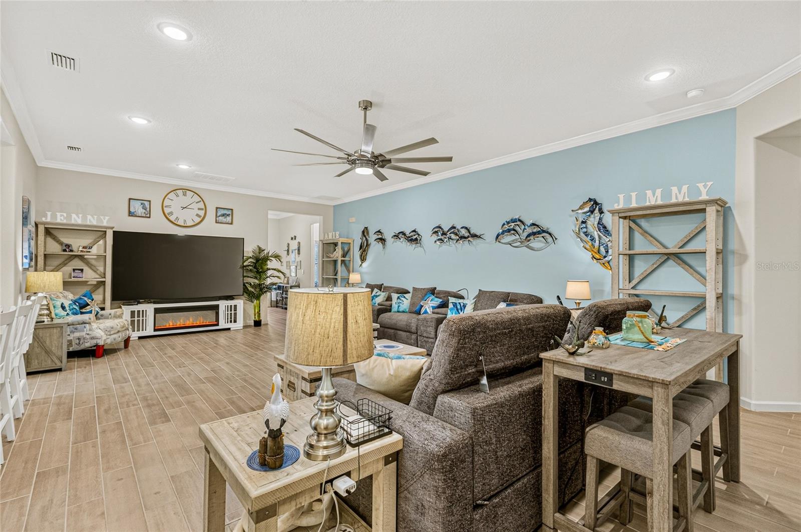 CRYSTAL BAY PH THREE - Residential