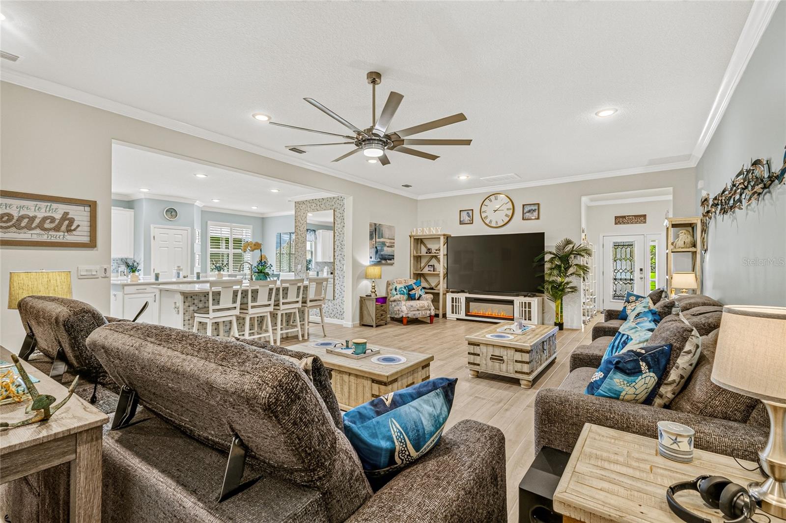 CRYSTAL BAY PH THREE - Residential