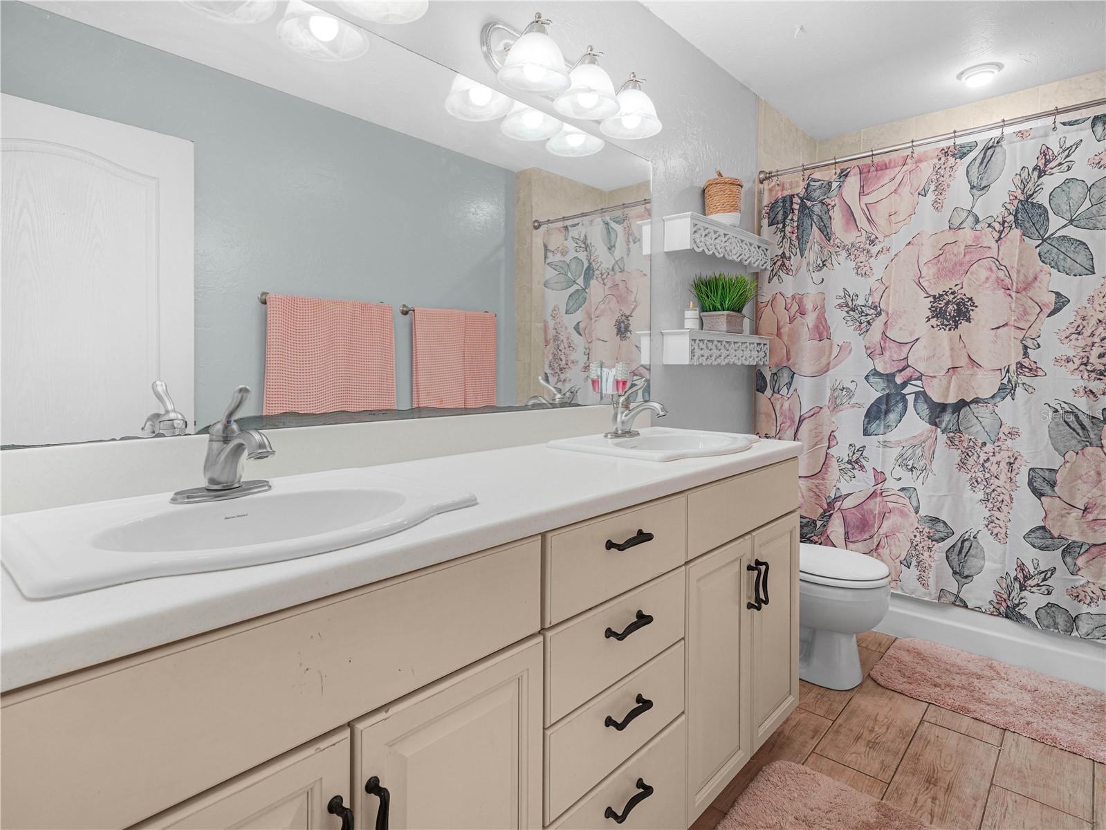TORREY OAKS VILLAS - Residential