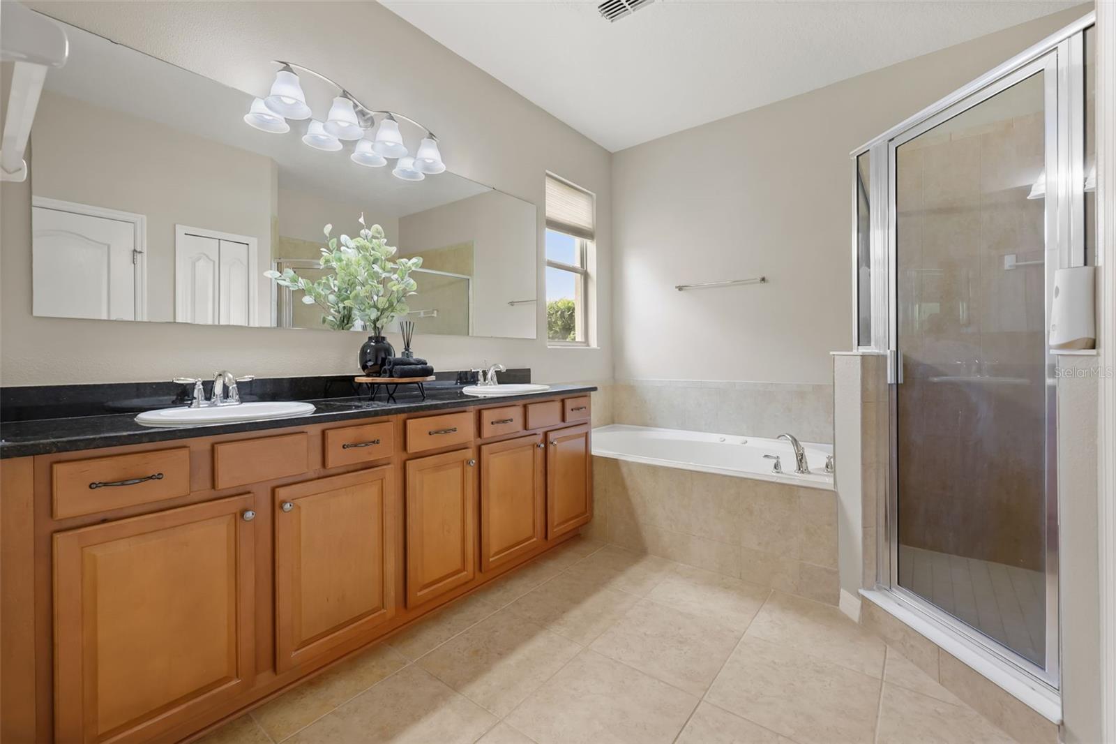 SHINGLE CREEK RESERVE AT THE OAKS PH 6 - Residential