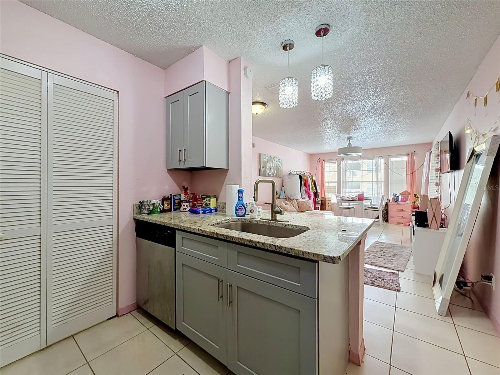 TRADE WINDS A METRO WEST - Residential