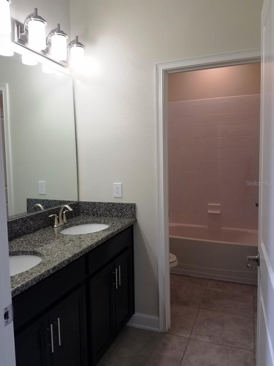 OAKS/MOSS PARK - Residential Lease