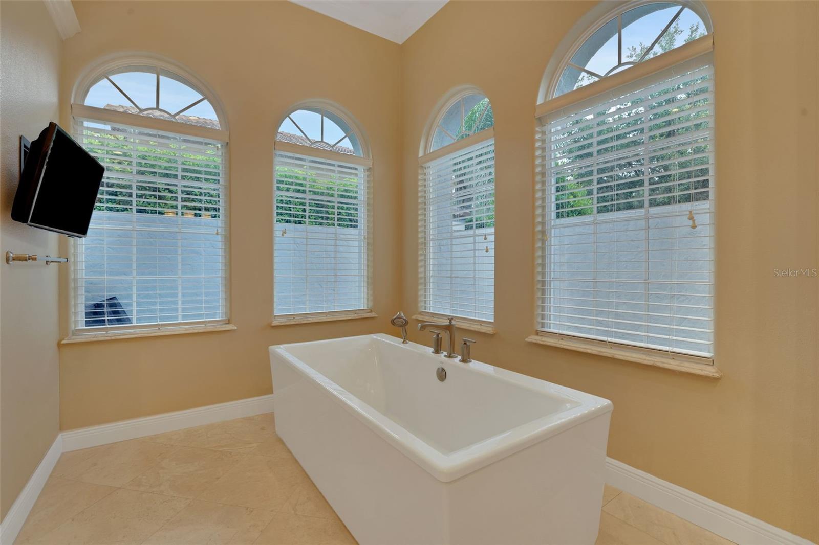 ALAQUA LAKES - Residential