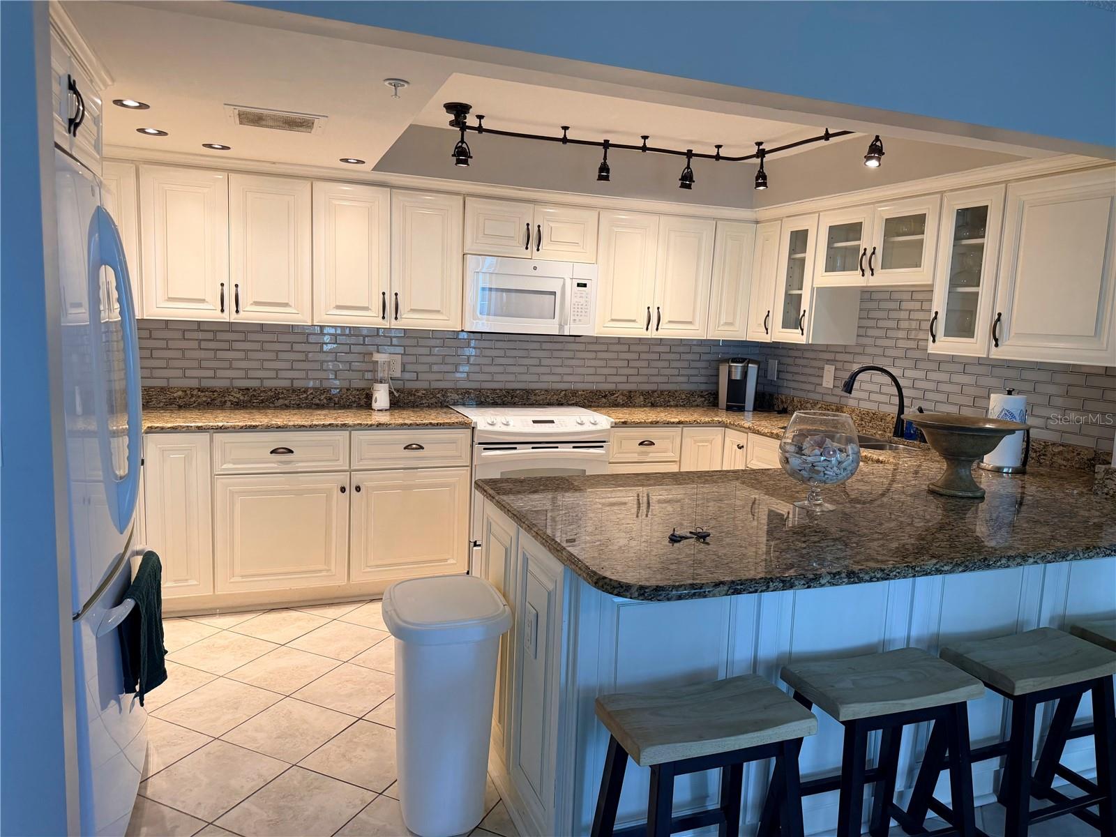 SAND KEY CONDO-SOUTH BEACH - Residential Lease