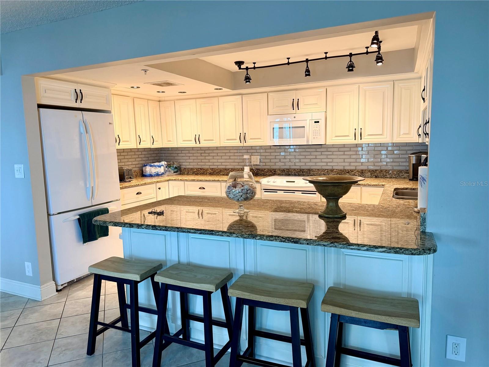 SAND KEY CONDO-SOUTH BEACH - Residential Lease