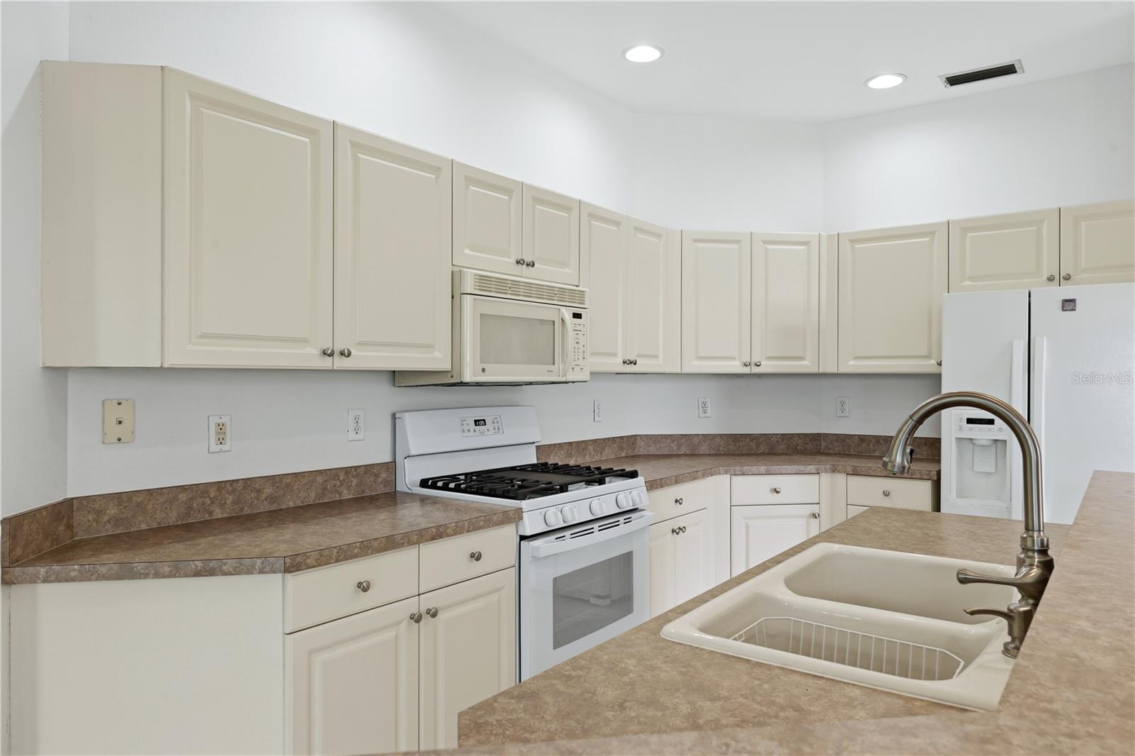 LAKESIDE PLANTATION - Residential