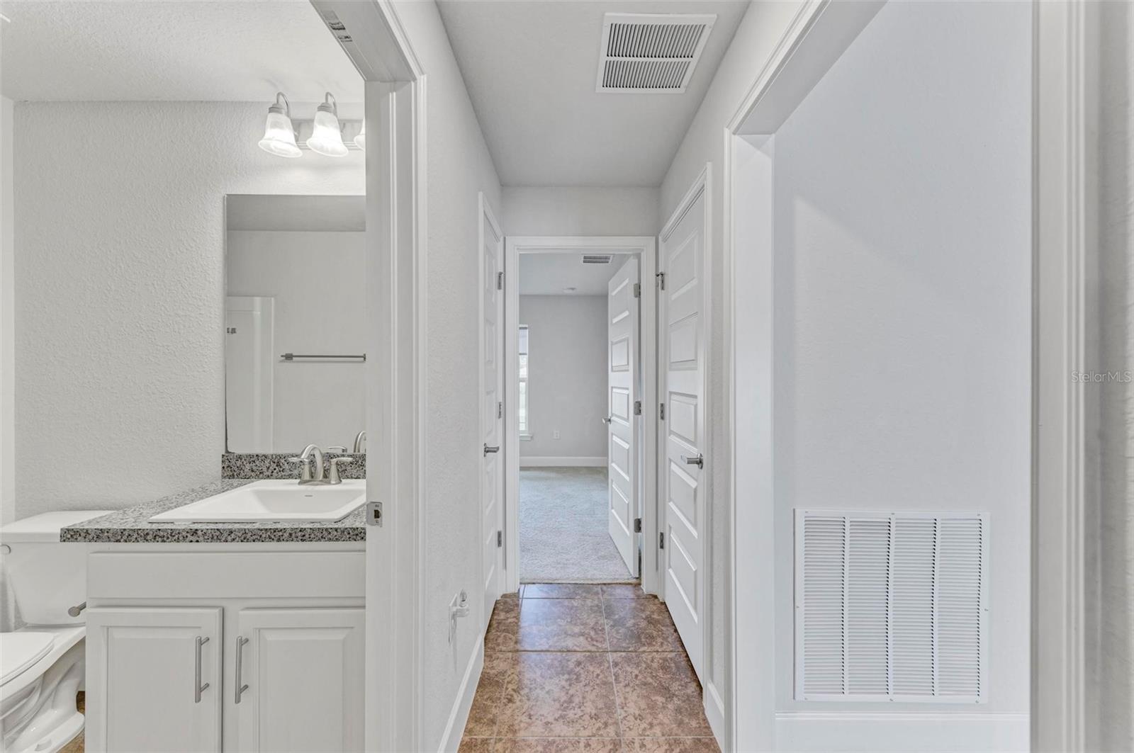 SOUTH VENICE - Residential
