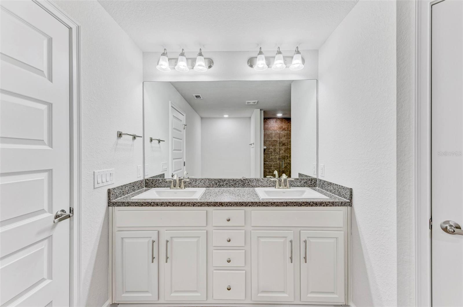 SOUTH VENICE - Residential