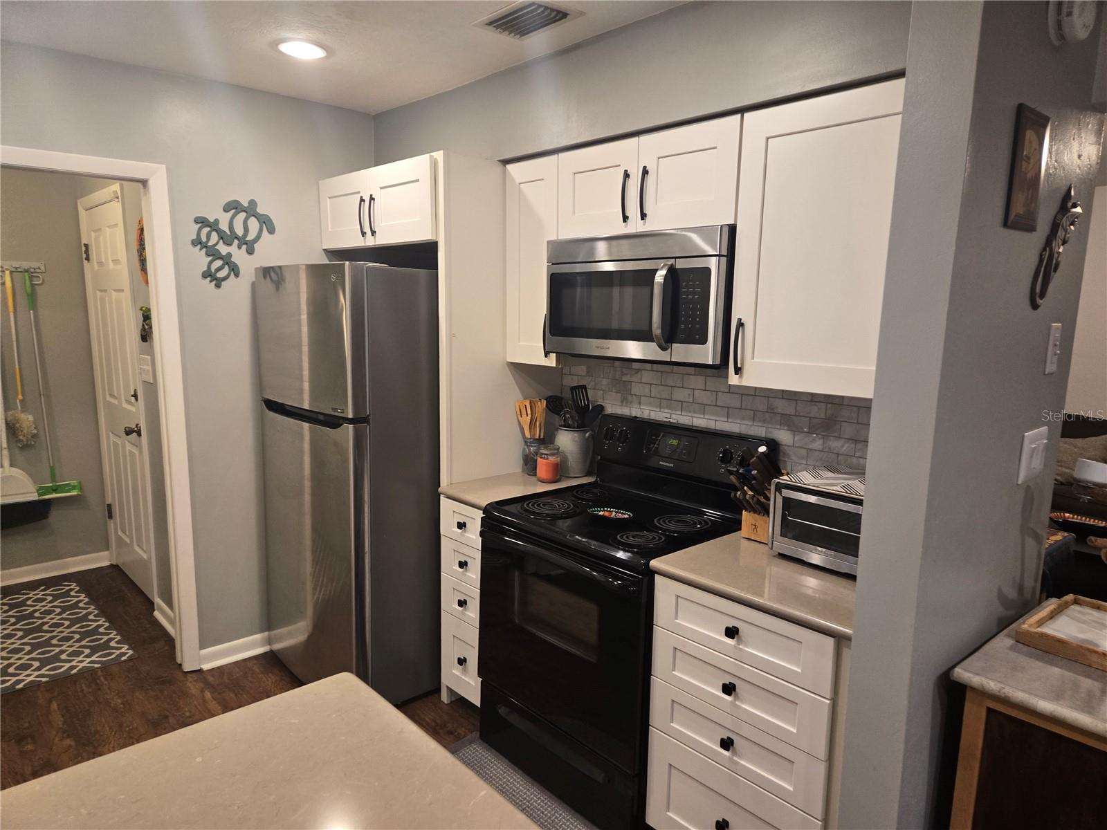 WESTCHESTER MANOR - Residential Lease