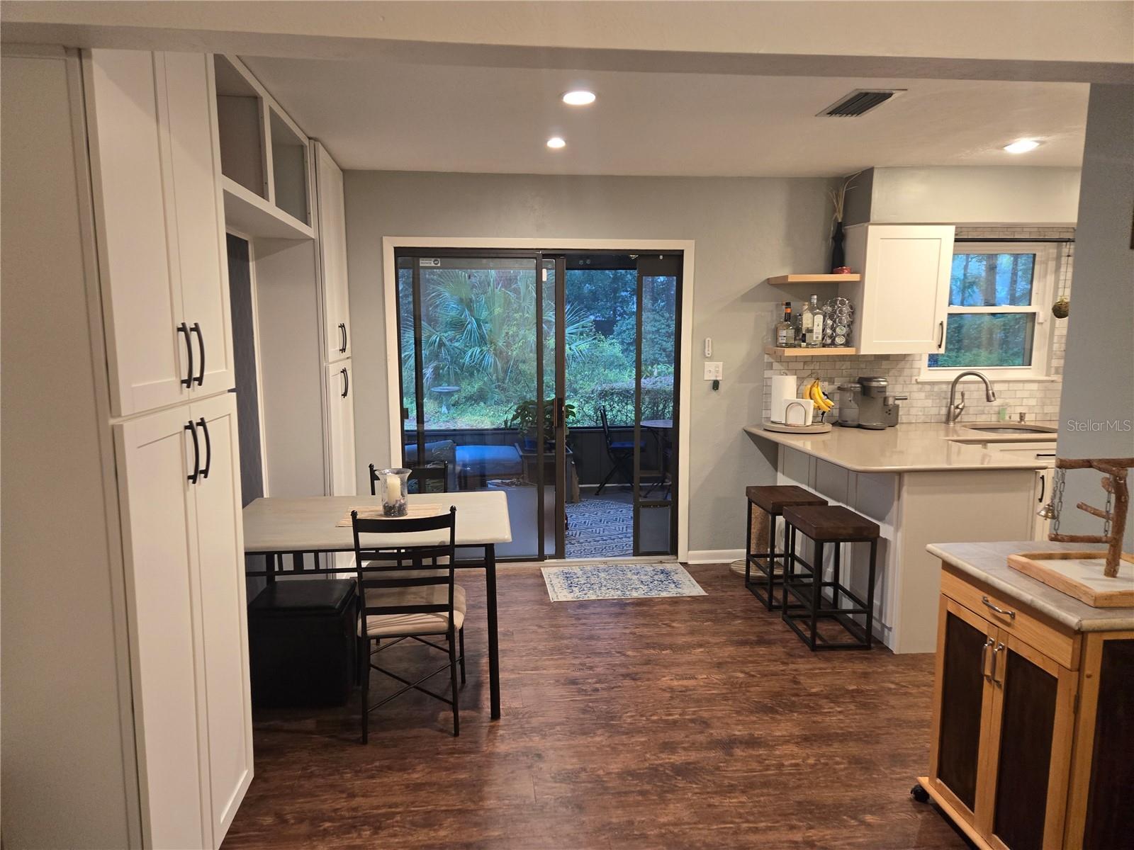 WESTCHESTER MANOR - Residential Lease