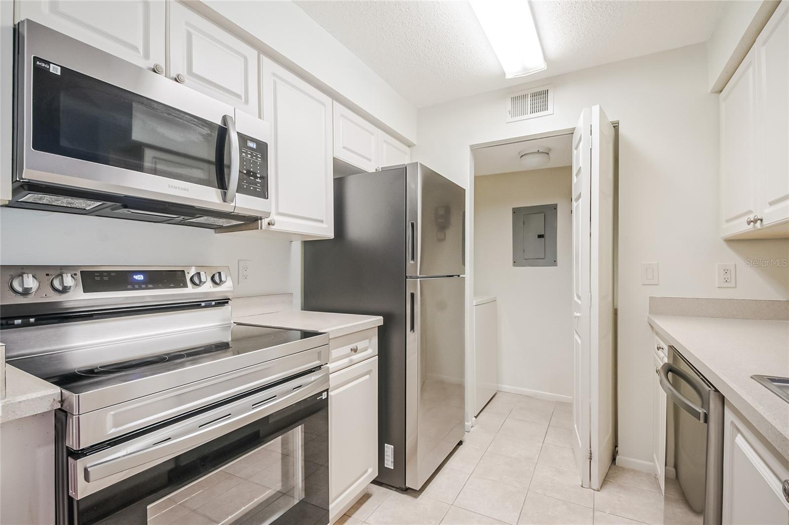 GABLES AT LAKESIDE THE CONDO - Residential Lease
