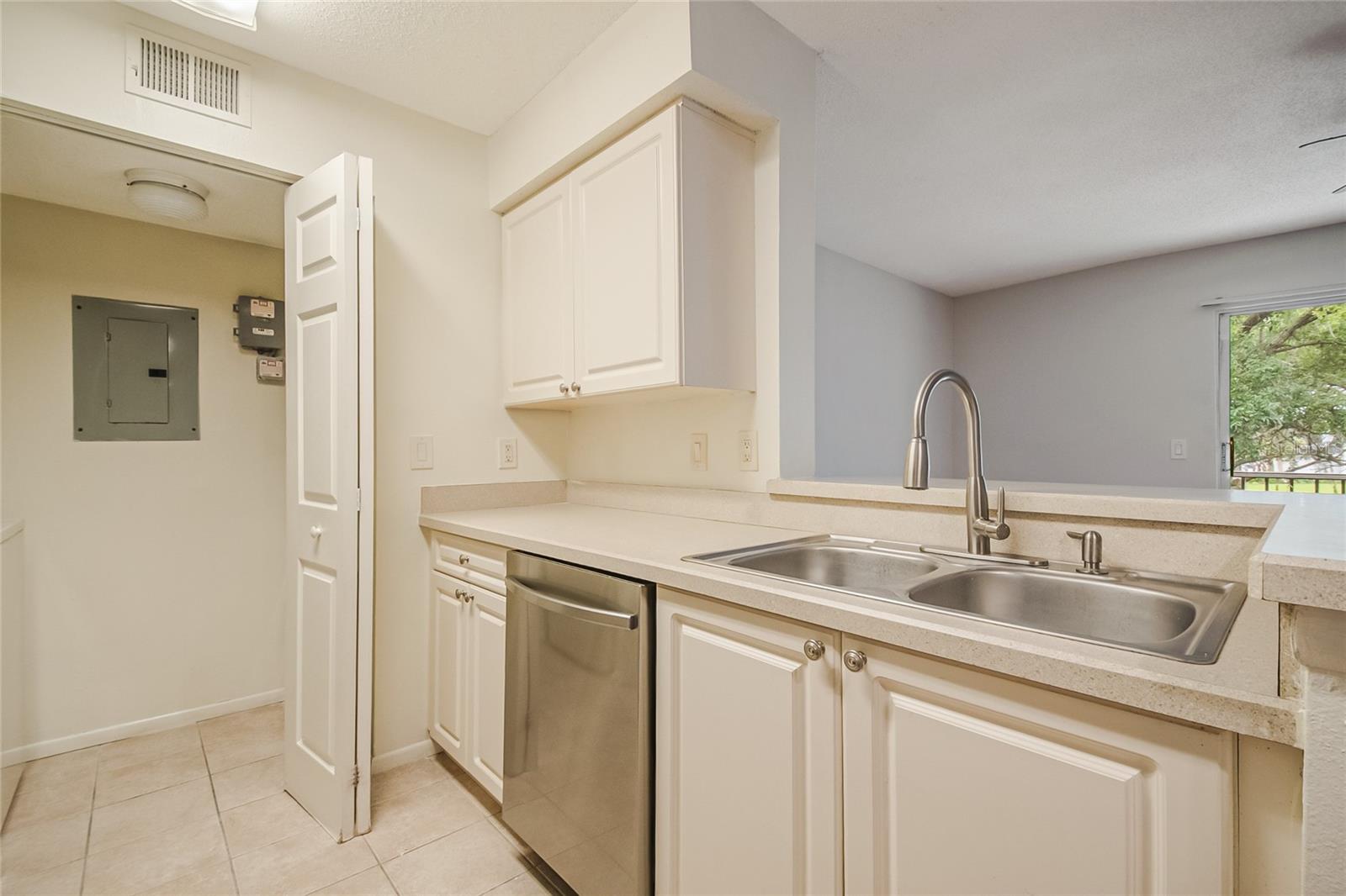 GABLES AT LAKESIDE THE CONDO - Residential Lease