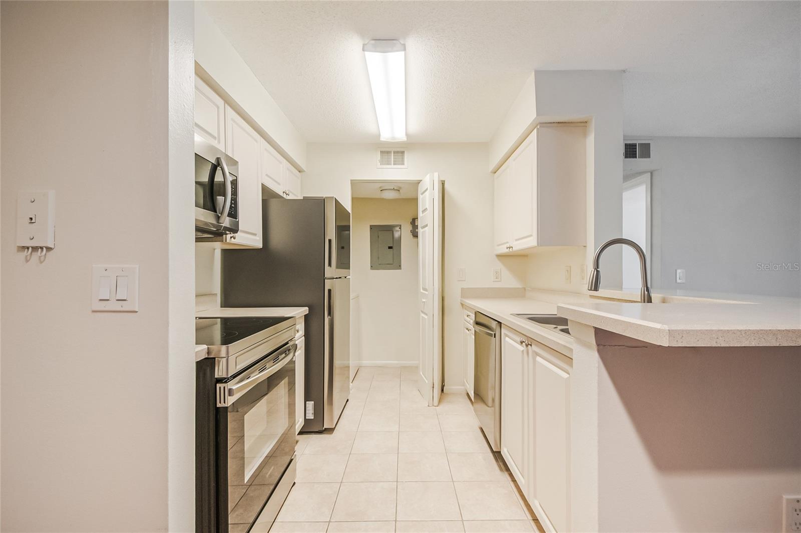 GABLES AT LAKESIDE THE CONDO - Residential Lease
