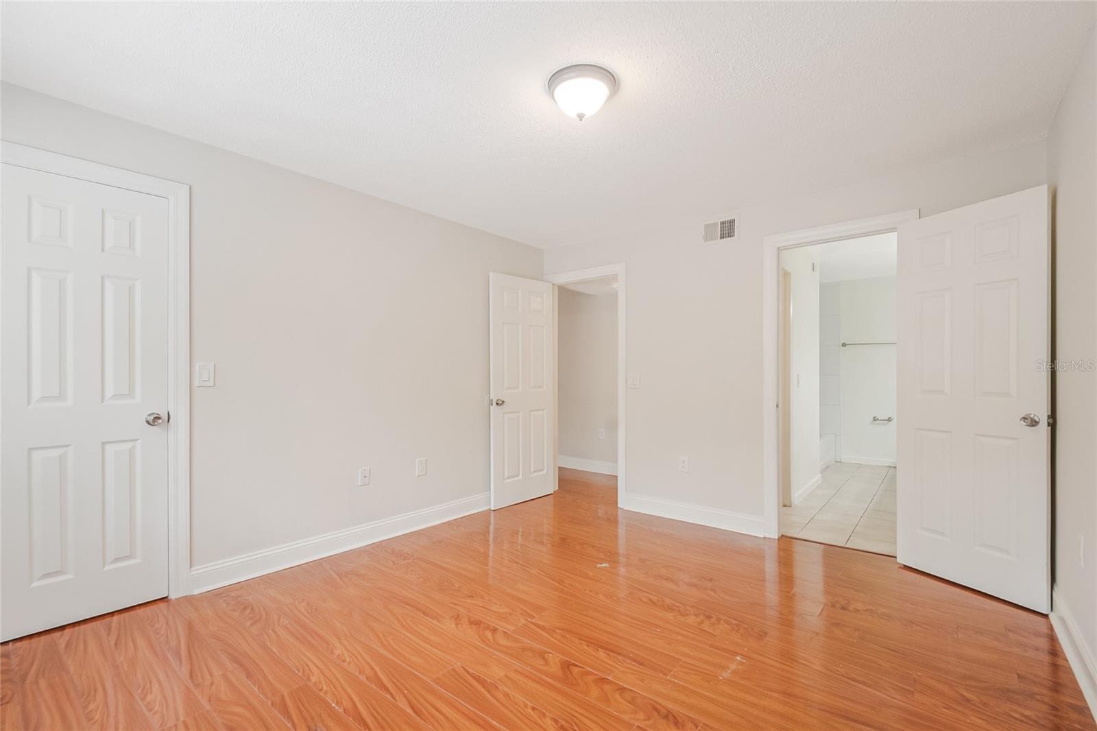 GABLES AT LAKESIDE THE CONDO - Residential Lease
