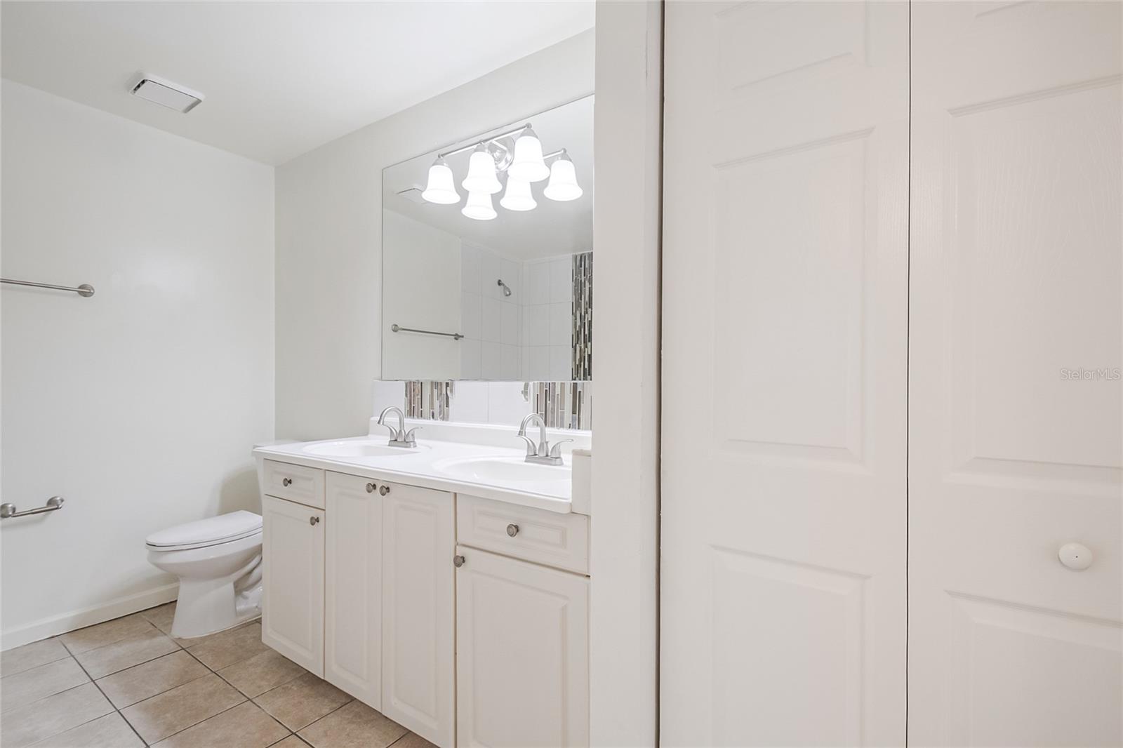 GABLES AT LAKESIDE THE CONDO - Residential Lease