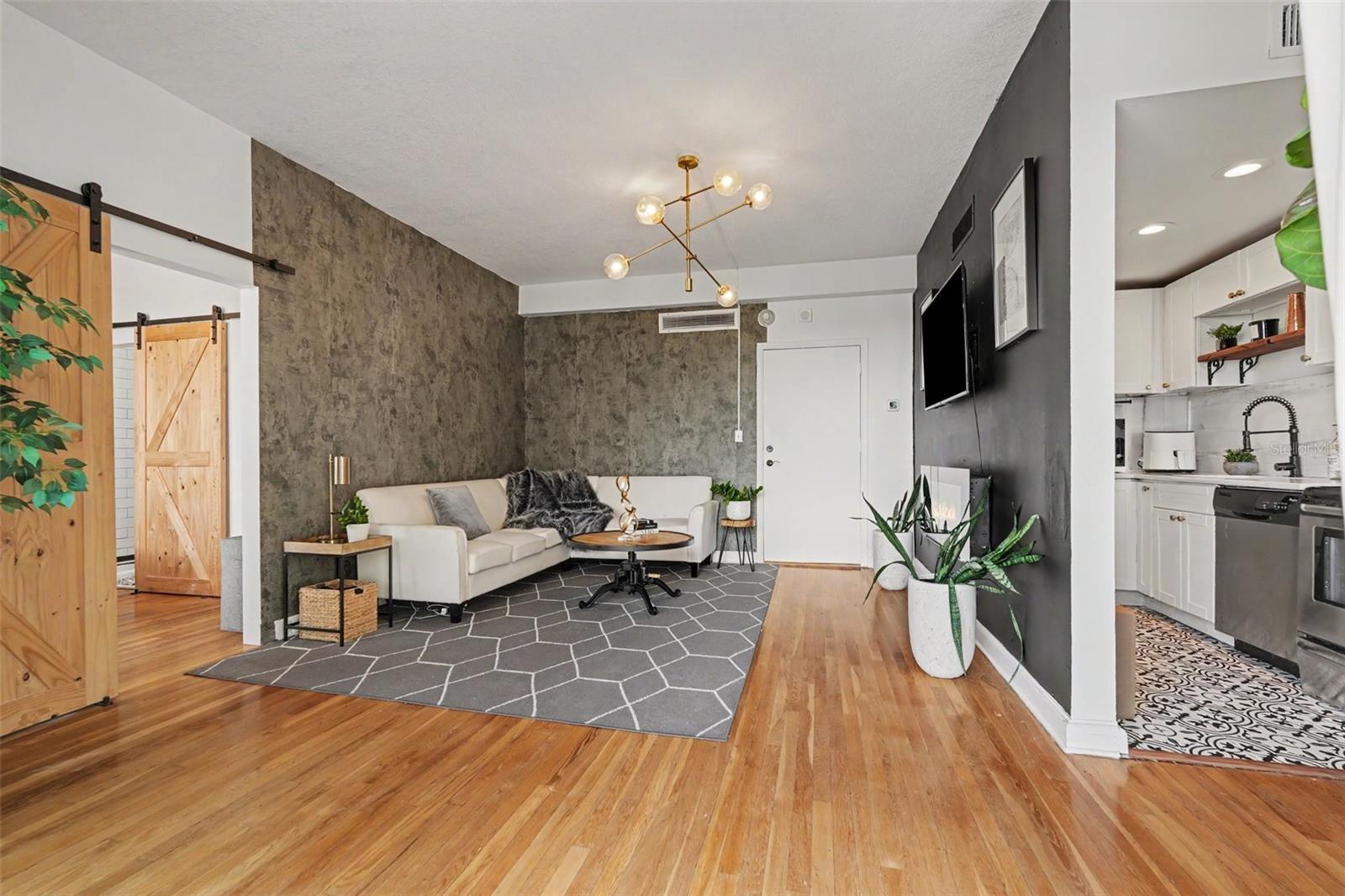 BAYSHORE ROYAL CONDOMINIUM - Residential