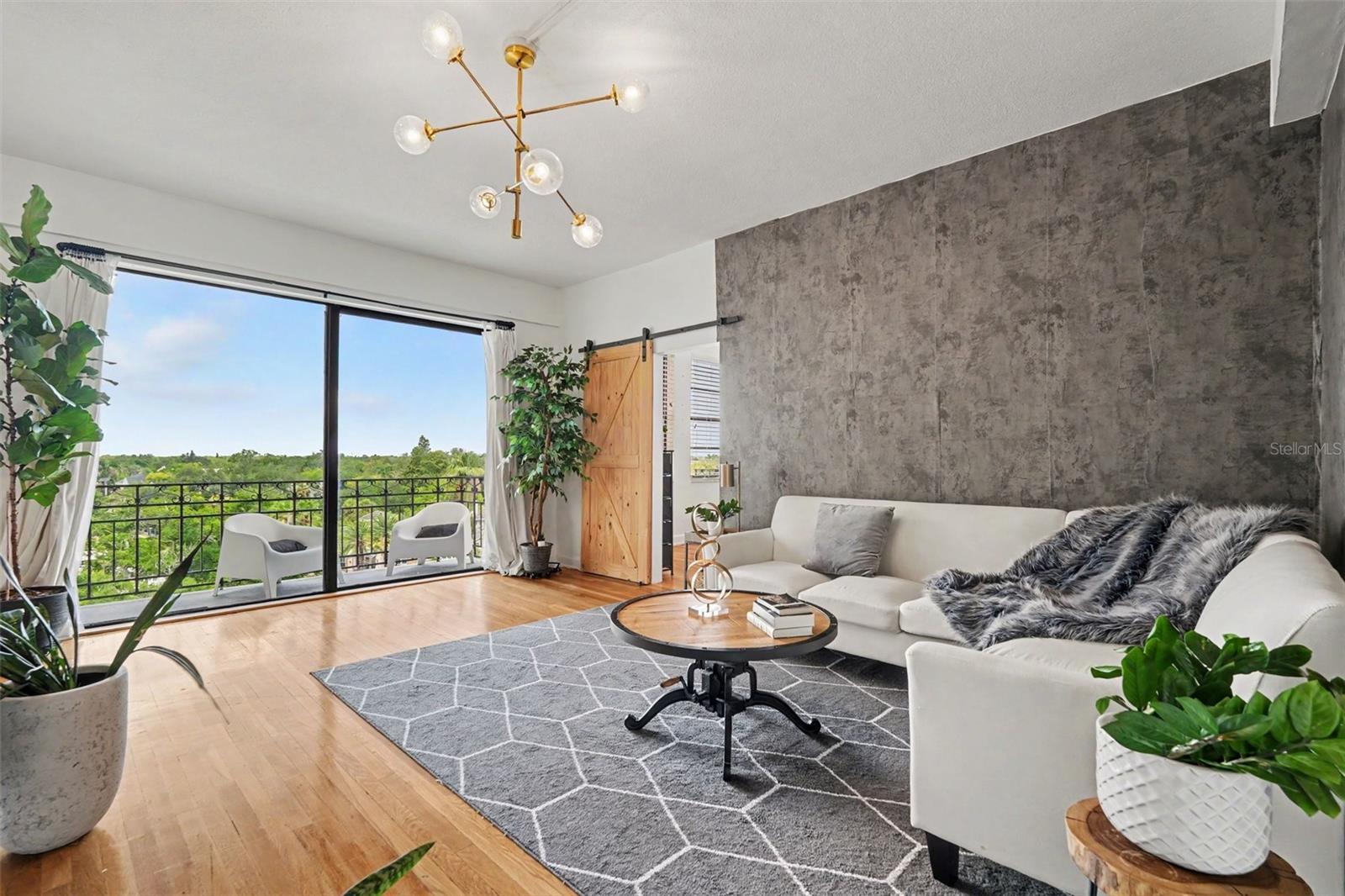 BAYSHORE ROYAL CONDOMINIUM - Residential